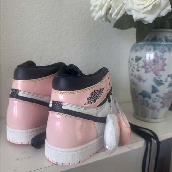 Women's Air Jordan 1 High "Bubble Gum" - Picture 5 of 10